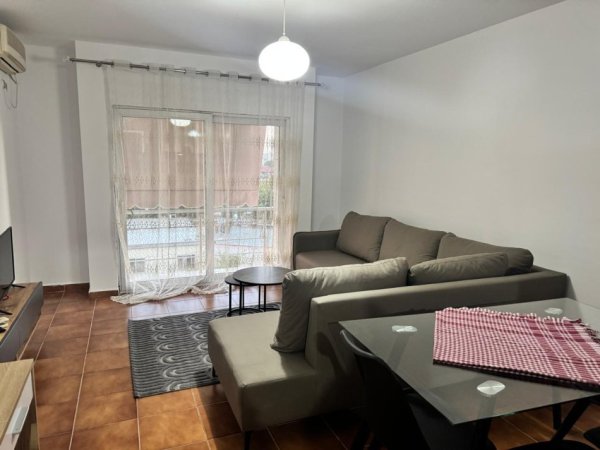Tirane, jepet me qera apartament 1+1+Aneks+Ballkon Kati 5, 65 m² 450 € (Laprake)