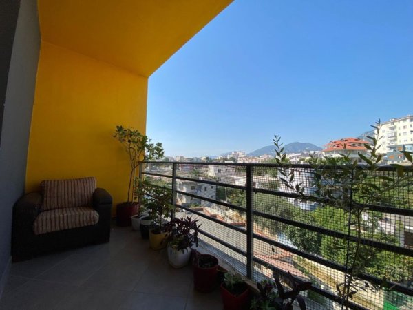 Tirane, jepet me qera apartament 2+1+Aneks+Ballkon Kati 4, 110 m² 370 € (Shkoze)
