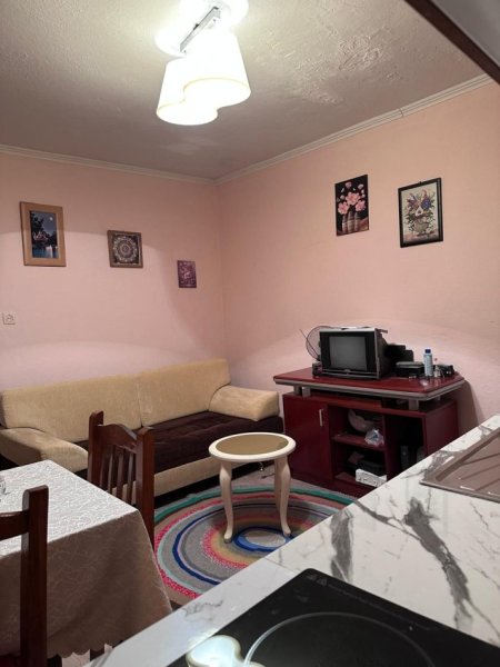 Tirane, jepet me qera apartament 1+1 Kati 2, 55 m² 400 € (Myslym Shyr)