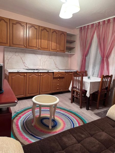 Tirane, jepet me qera apartament 1+1 Kati 2, 55 m² 400 € (Myslym Shyr)