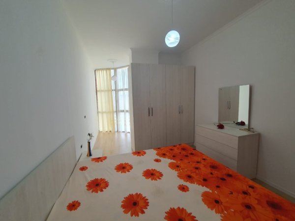 Tirane, jepet me qera apartament 2+1 Kati 4, 120 m² 450 € (Yzberisht)