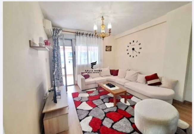 Tirane, jepet me qera apartament 2+1+Ballkon Kati 10, 104 m² 700 € (RRUGA E KAVAJES)