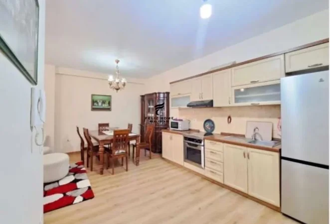 Tirane, jepet me qera apartament 2+1+Ballkon Kati 10, 104 m² 700 € (RRUGA E KAVAJES)