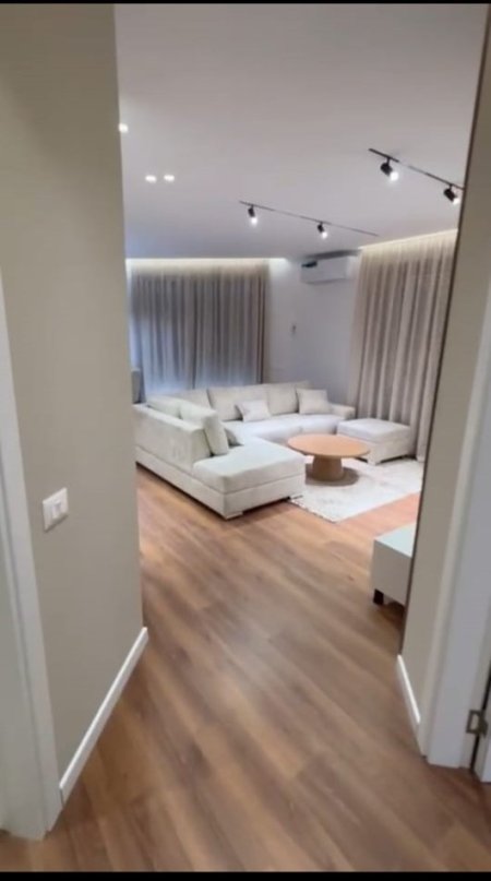 Tirane, jepet me qera apartament 2+1 Kati 2, 125 m² 1.350 € (liqeni i thate)