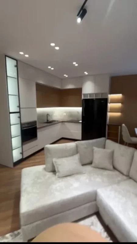 Tirane, jepet me qera apartament 2+1 Kati 2, 125 m² 1.350 € (liqeni i thate)