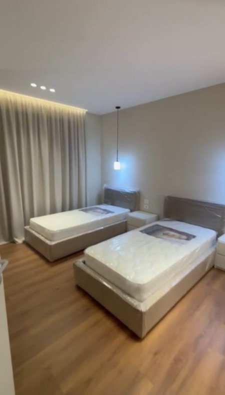 Tirane, jepet me qera apartament 2+1 Kati 2, 125 m² 1.350 € (liqeni i thate)