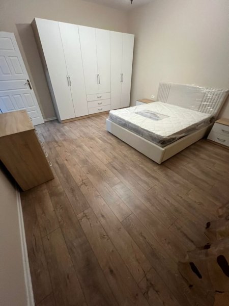 Tirane, jepet me qera apartament 1+1+Aneks+Ballkon Kati 1, 75 m² 350 € (5 Maji)