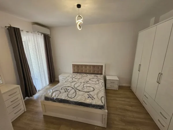 Tirane, jepet me qera apartament 2+1 Kati 2, 110 m² 750 € (don bosko)