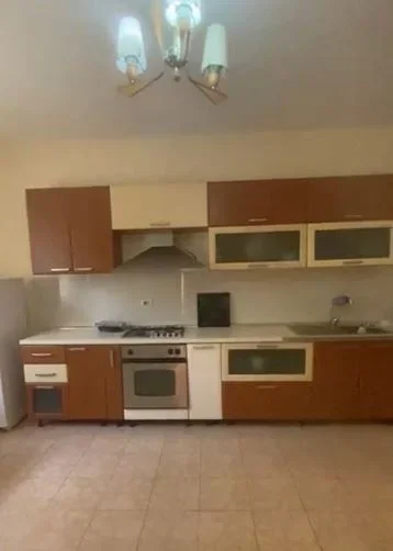 Tirane, jepet me qera apartament 2+1 Kati 1, 120 m² 350 € (Bulevardi i ri)