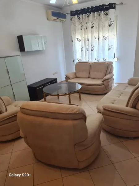 Tirane, jepet me qera apartament 2+1 Kati 5, 106 m² 680 € (Rr. Kosovarve)