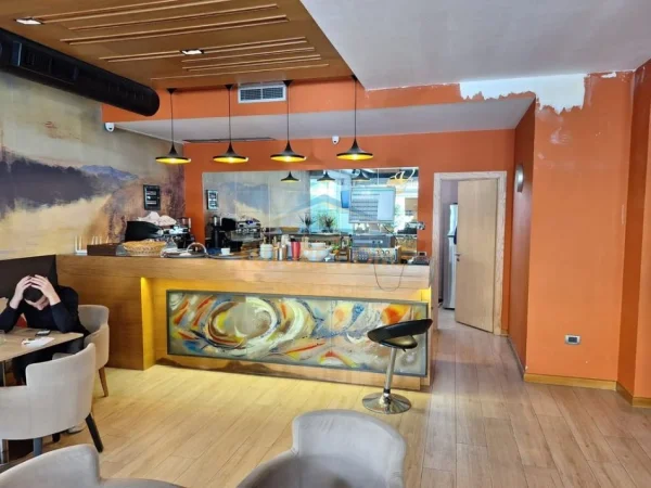 Tirane, jepet me qera bar-resorant Kati 0, 250 m² 1.500 € (Selite)