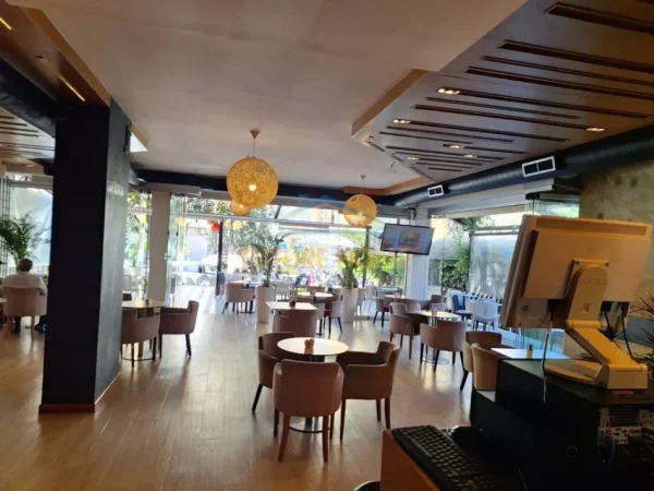 Tirane, jepet me qera bar-resorant Kati 0, 250 m² 1.500 € (Selite)