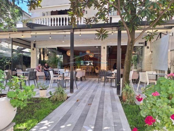 Tirane, jepet me qera bar-resorant Kati 0, 250 m² 1.500 € (Selite)