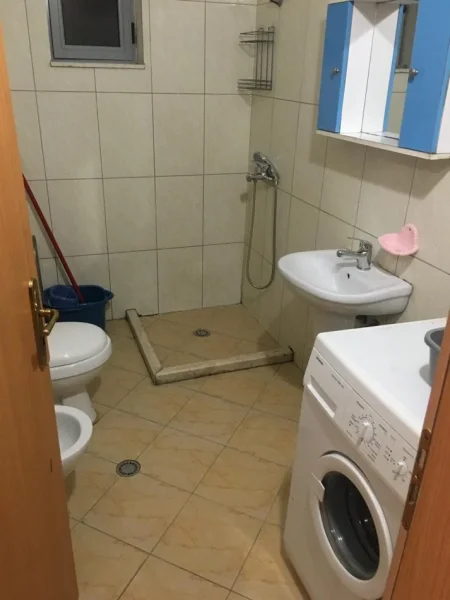 Tirane, jepet me qera apartament Kati 8, 70 m² 350 € (astir)