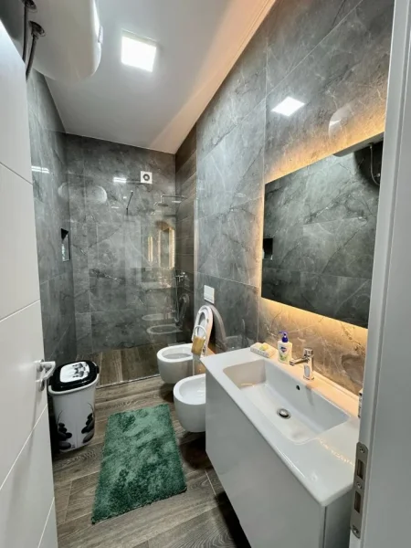Tirane, jepet me qera apartament 2+1+Ballkon Kati 3, 70 m² 500 € (Ish Fusha e Aviacionit)