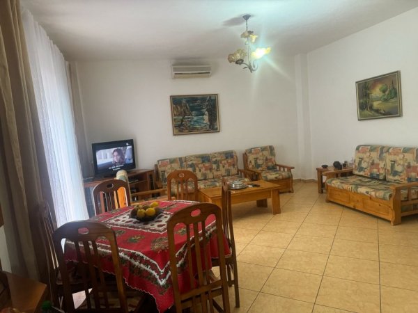 Tirane, jepet me qera apartament 2+1 Kati 1, 106 m² 550 € (Komuna e Parisit)