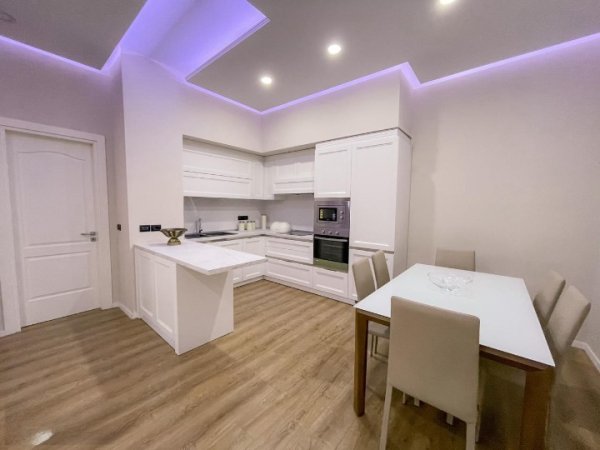 Tirane, jepet me qera apartament 2+1 Kati 2, 130 m² 1.000 € (Pazari i Ri)