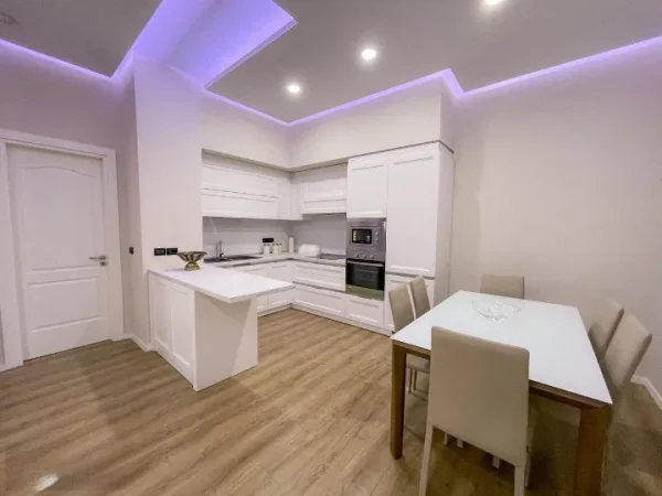 Tirane, jepet me qera apartament 2+1 Kati 2, 130 m² 1.000 € (Pazari i Ri)