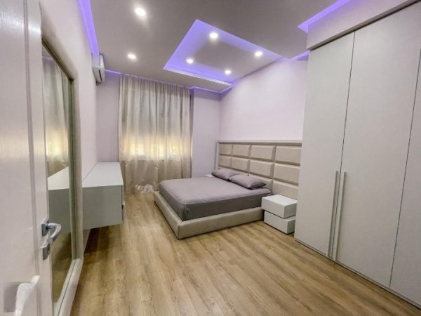 Tirane, jepet me qera apartament 2+1 Kati 2, 130 m² 1.000 € (Pazari i Ri)