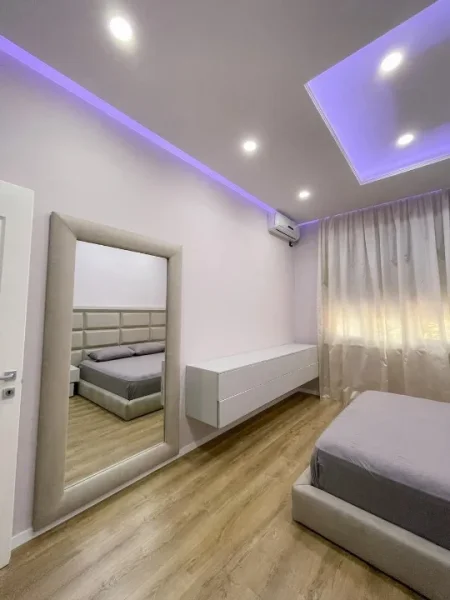 Tirane, jepet me qera apartament 2+1 Kati 2, 130 m² 1.000 € (Pazari i Ri)