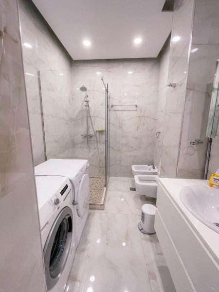 Tirane, jepet me qera apartament 2+1 Kati 2, 130 m² 1.000 € (Pazari i Ri)