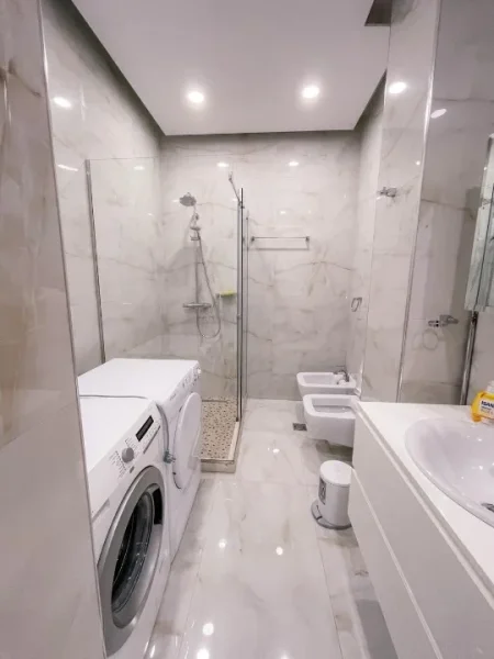 Tirane, jepet me qera apartament 2+1 Kati 2, 130 m² 1.000 € (Pazari i Ri)