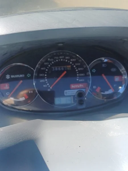Tirane, shes Motociklete Suzuki Burgman 150cc – Viti 2003 – Në gjendje shumë të mirë , gri metalizato 38.600 km 900 €