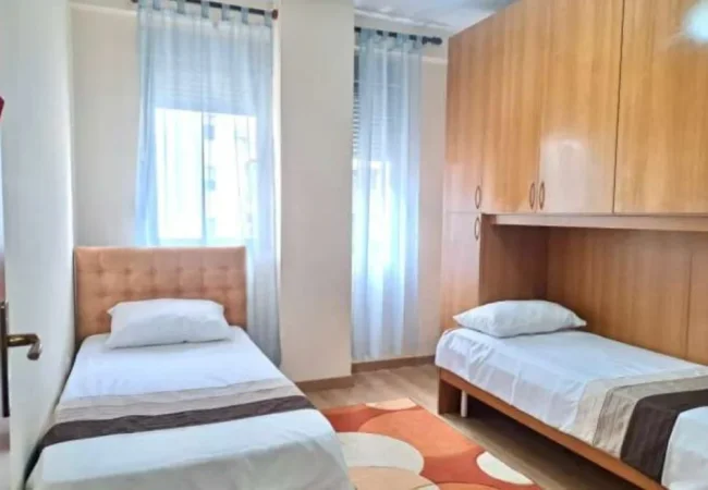 Tirane, jepet me qera apartament 2+1 Kati 6, 104 m² 700 € (Ish parku i Autobusave)