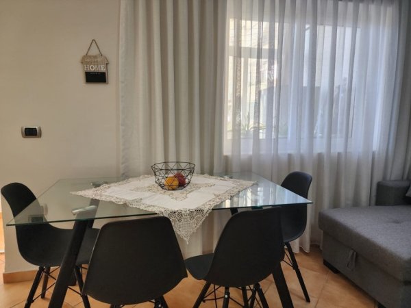Tirane, jepet me qera apartament 1+1 Kati 2, 55 m² 500 € (Selvia)