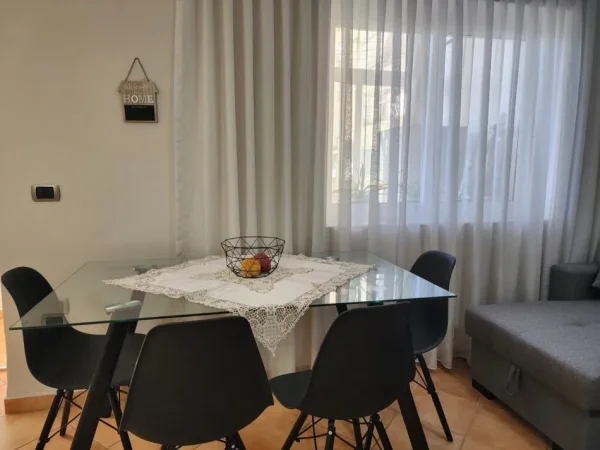 Tirane, jepet me qera apartament 1+1 Kati 2, 55 m² 500 € (Selvia)