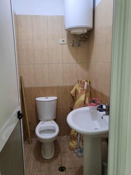 Tirane, jepet me qera dyqan Kati 1, 40 m² 300 € (Fresku)