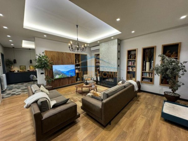 Tirane, shitet Vile 5+1+Aneks+Ballkon Kati 0, 1.500.000 € 