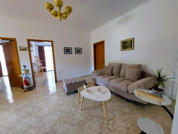 Berat, shitet apartament 3+1+Aneks+Ballkon Kati 2, 100 m²