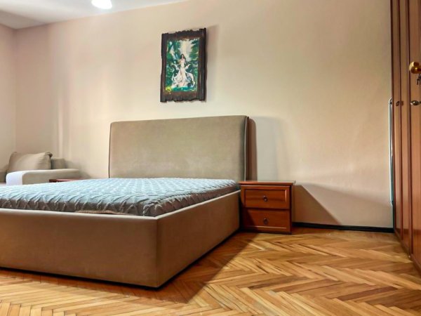 Tirane, jepet me qera apartament 2+1 Kati 3, 80 m² 700 € (Myslym Shyri)