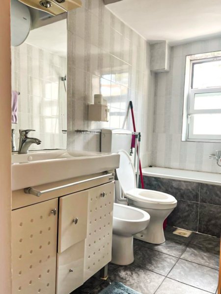 Tirane, jepet me qera apartament 2+1 Kati 3, 80 m² 700 € (Myslym Shyri)