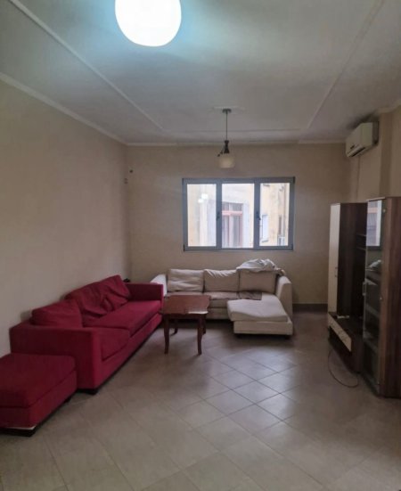 Tirane, jepet me qera apartament 3+1 Kati 3, 150 m² 500 € (Brrylit)