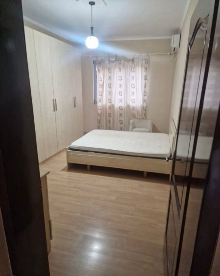 Tirane, jepet me qera apartament 3+1 Kati 3, 150 m² 500 € (Brrylit)