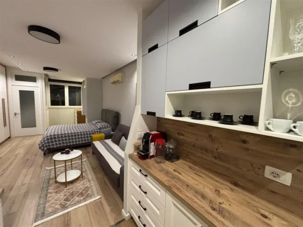 Tirane, jepet me qera studio Kati 9, 53 m² 400 € (Rr. Fuat Toptani te hotel Deja)