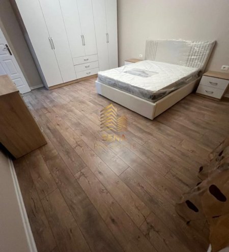 Tirane, jepet me qera shtepi 1+1+Ballkon Kati 1, 60 m² 350 € (Rruga Sllave Llambi)
