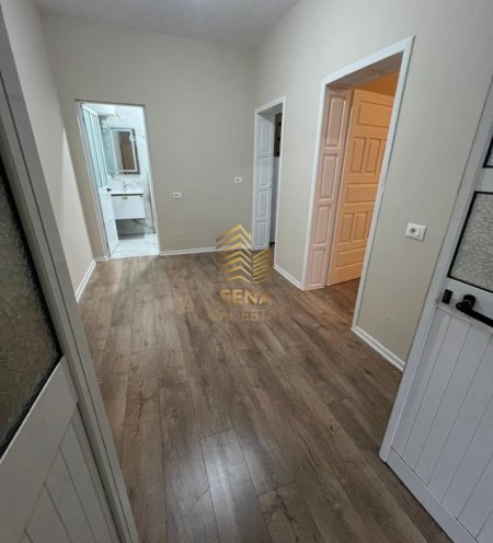 Tirane, jepet me qera shtepi 1+1+Ballkon Kati 1, 60 m² 350 € (Rruga Sllave Llambi)