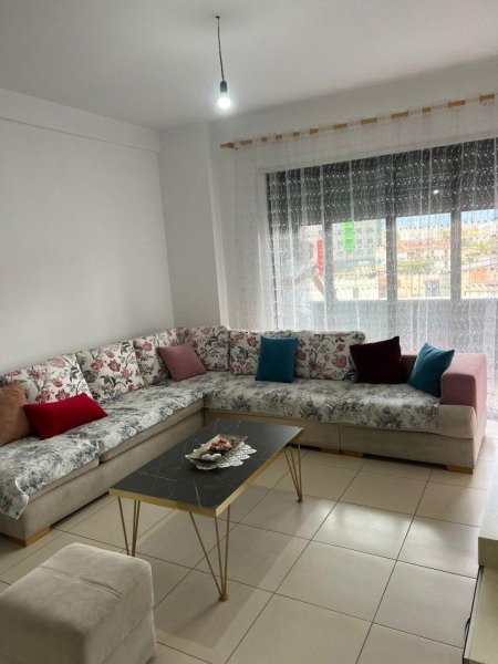 Tirane, jepet me qera apartament 2+1+Ballkon Kati 3, 100 m² 500 € (Astir)