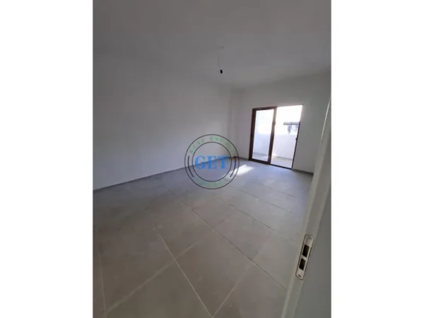 Durres, jepet me qera apartament 3+1 Kati 1, 110 m² 250 € (Parku Vala Durres)