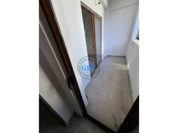 Durres, jepet me qera apartament 3+1 Kati 1, 110 m² 250 € (Parku Vala Durres)