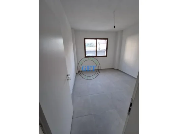 Durres, jepet me qera apartament 3+1 Kati 1, 110 m² 250 € (Parku Vala Durres)
