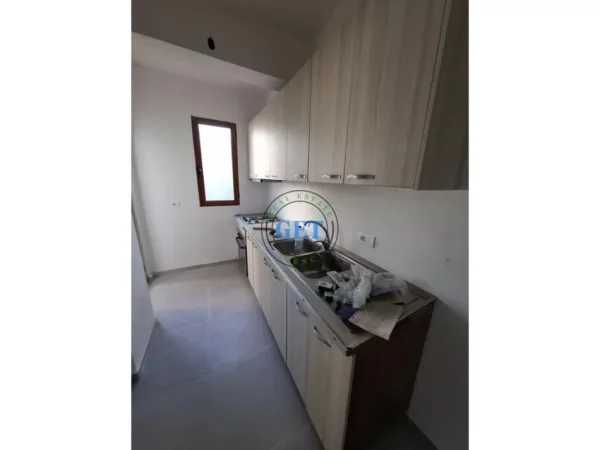 Durres, jepet me qera apartament 3+1 Kati 1, 110 m² 250 € (Parku Vala Durres)