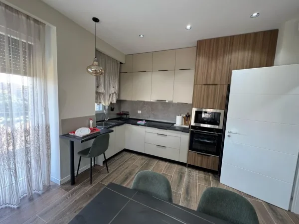 jepet me qera apartament 2+1 Kati 3, 90 m² 50.000 € (Ish Fusha e Aviacionit)