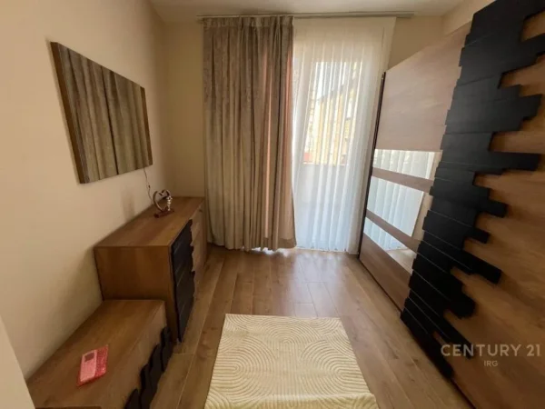Tirane, jepet me qera apartament 2+1+Aneks+Ballkon Kati 3, 85 m² 1.200 € (Rruga e Barrikadave)