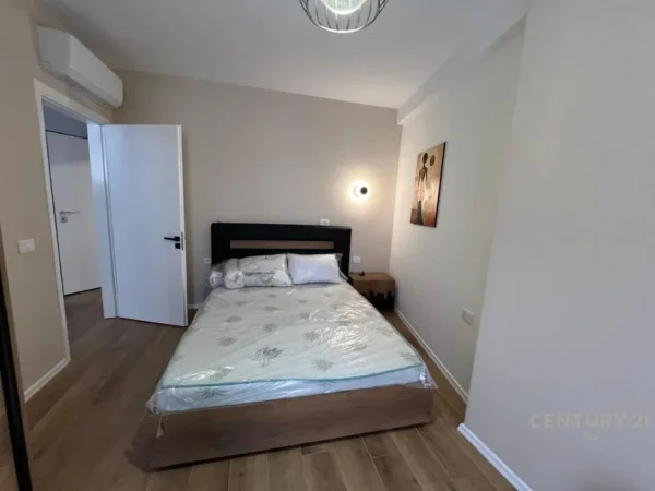 Tirane, jepet me qera apartament 2+1+Aneks+Ballkon Kati 3, 85 m² 1.200 € (Rruga e Barrikadave)