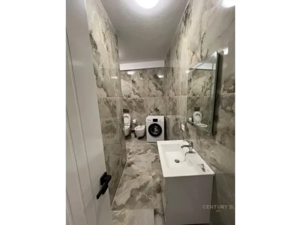 Tirane, jepet me qera apartament 2+1+Aneks+Ballkon Kati 3, 85 m² 1.200 € (Rruga e Barrikadave)