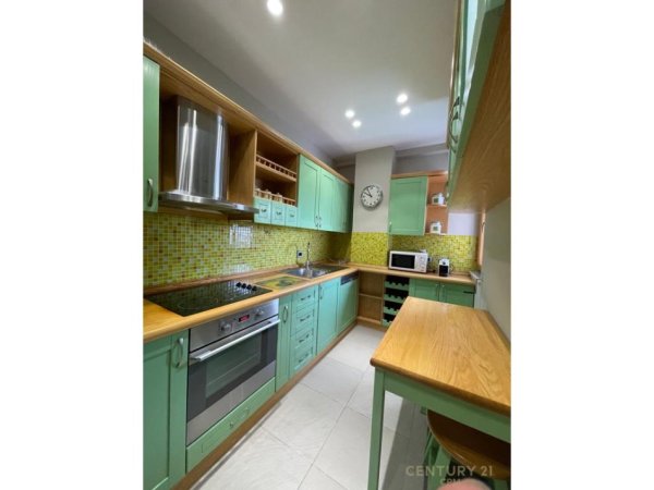Tirane, jepet me qera apartament 2+1+Aneks+Ballkon Kati 8, 103 m² 1.700 € (LICEU ARTISTIK)